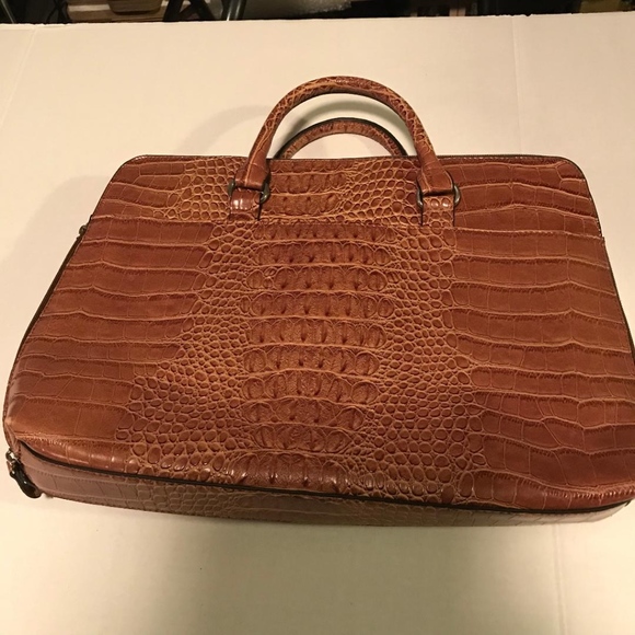 Bueno Faux Leather Laptop/Tablet Bag - Picture 4 of 5